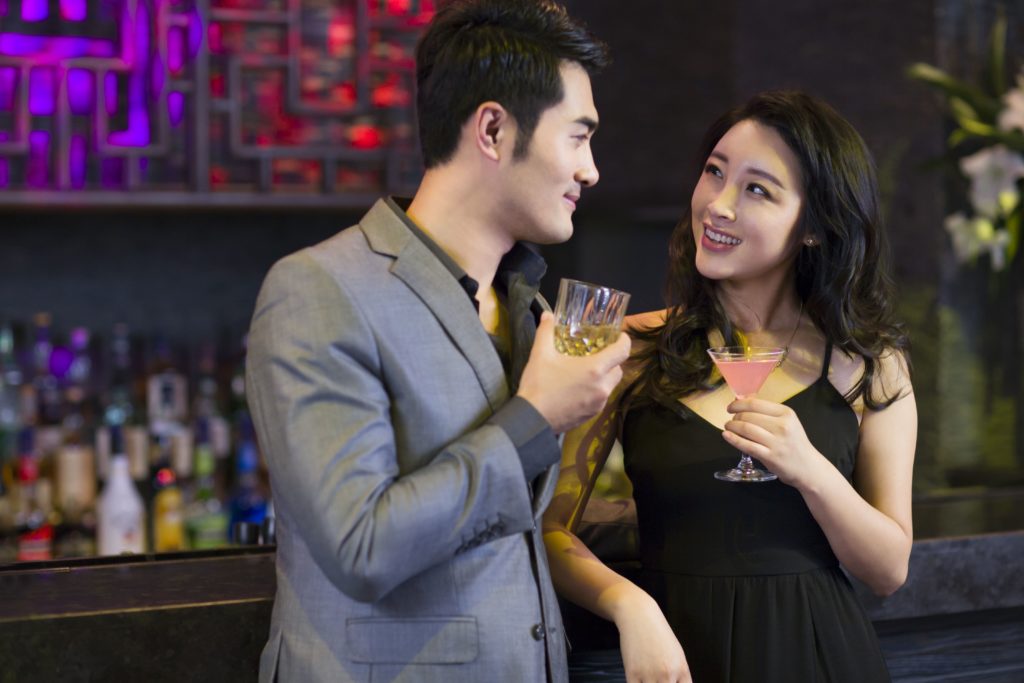 flirt au bar
