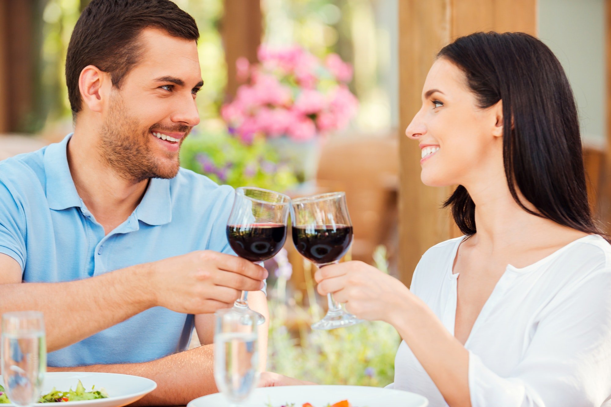 Romantic date in restaurant.